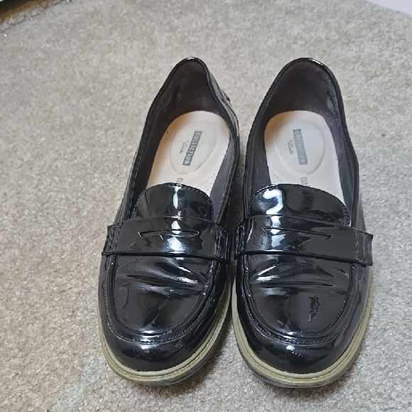 Clarks Shiny Black Penny Loafers Sz 39.5 - Picture 1 of 5